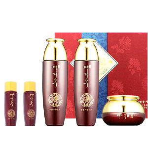 충분히공급 흐트러진 여성화장품 스킨로션크림세트